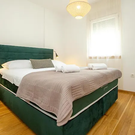 Apartment Sweet *