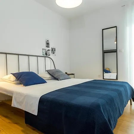Apartment Sweet *